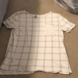 old navy cream and black t shirt